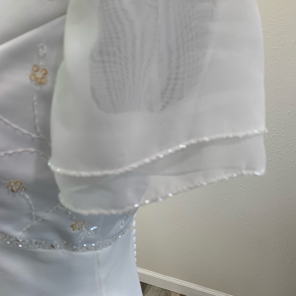 🚫SOLD🚫Modest White Tiered Wedding Gown Sz 12 - Picture 2 of 12